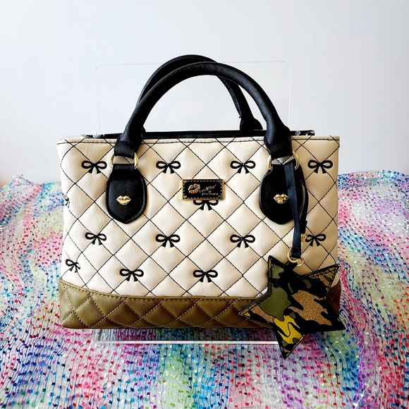 ⤵️LUV BETSY By Betsey Johnson Irish Cream Bowtie Tote Purse - Green Camo🤍 - Picture 12 of 13